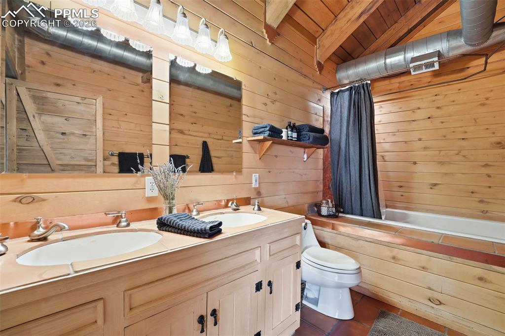 5315 East Best Road Larkspur, CO 80118 - Photo 26 of 50 En Suite Bathroom
