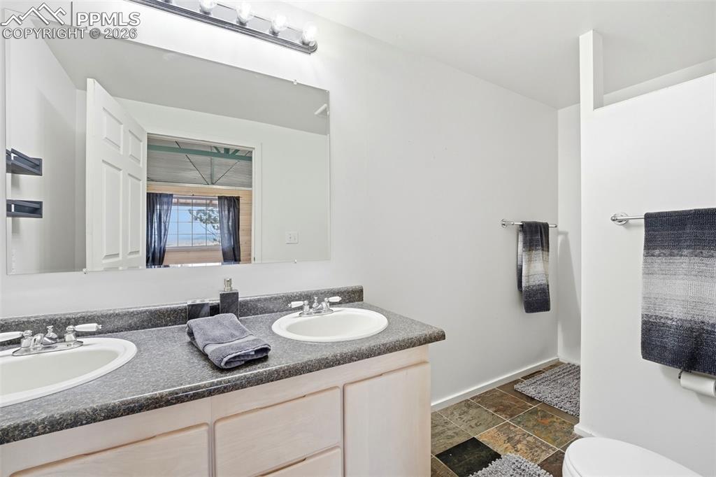 5315 East Best Road Larkspur, CO 80118 - Photo 46 of 50 Loft Apartment En Suite Bathroom