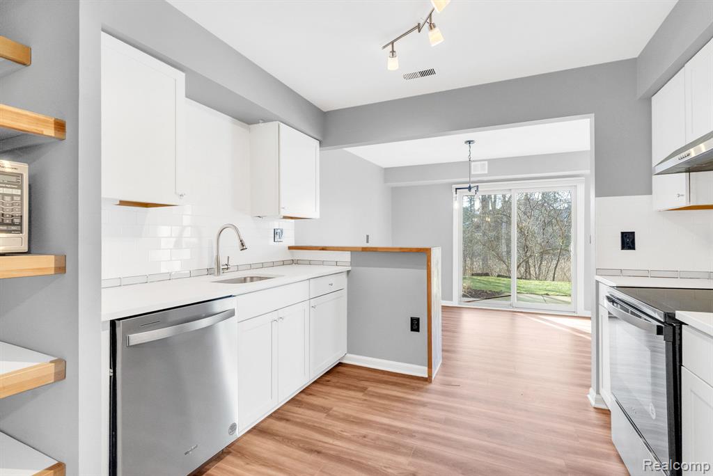 1695 Riverside Drive, Unit 8 Rochester Hills, MI 48309 - Photo 7 of 23