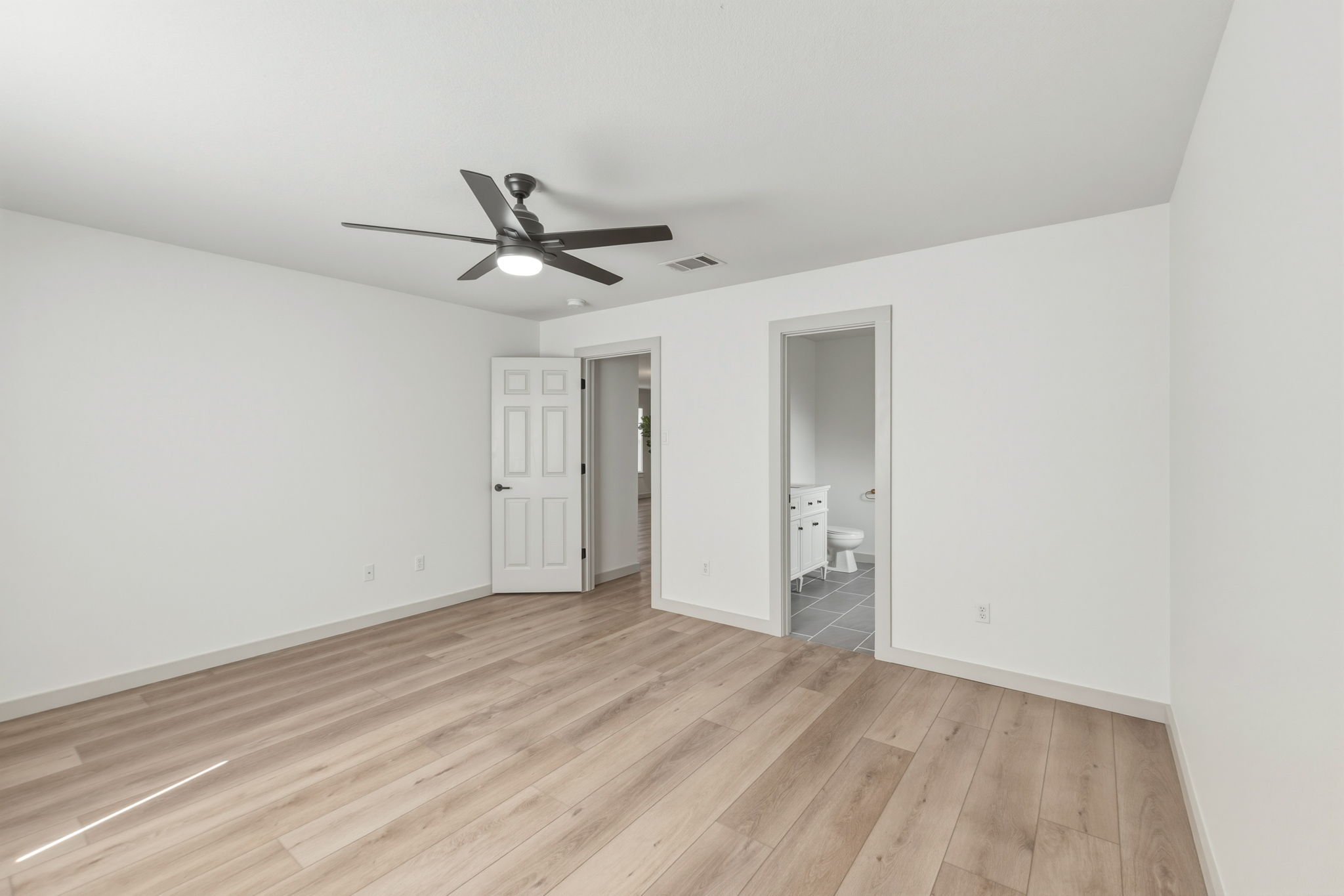 211 Banner Avenue Leander, TX 78641 - Photo 10 of 27 a view of an empty room