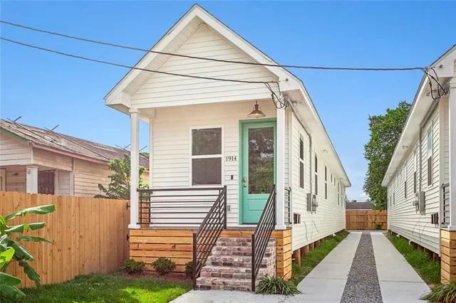 $1,350 | 1914 Leonidas Street, Unit B, New Orleans, LA 70118