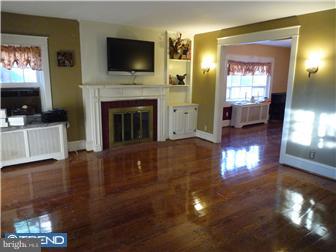 15 Mansfield Road Lansdowne, PA 19050 - Photo 3 of 19 Living Room