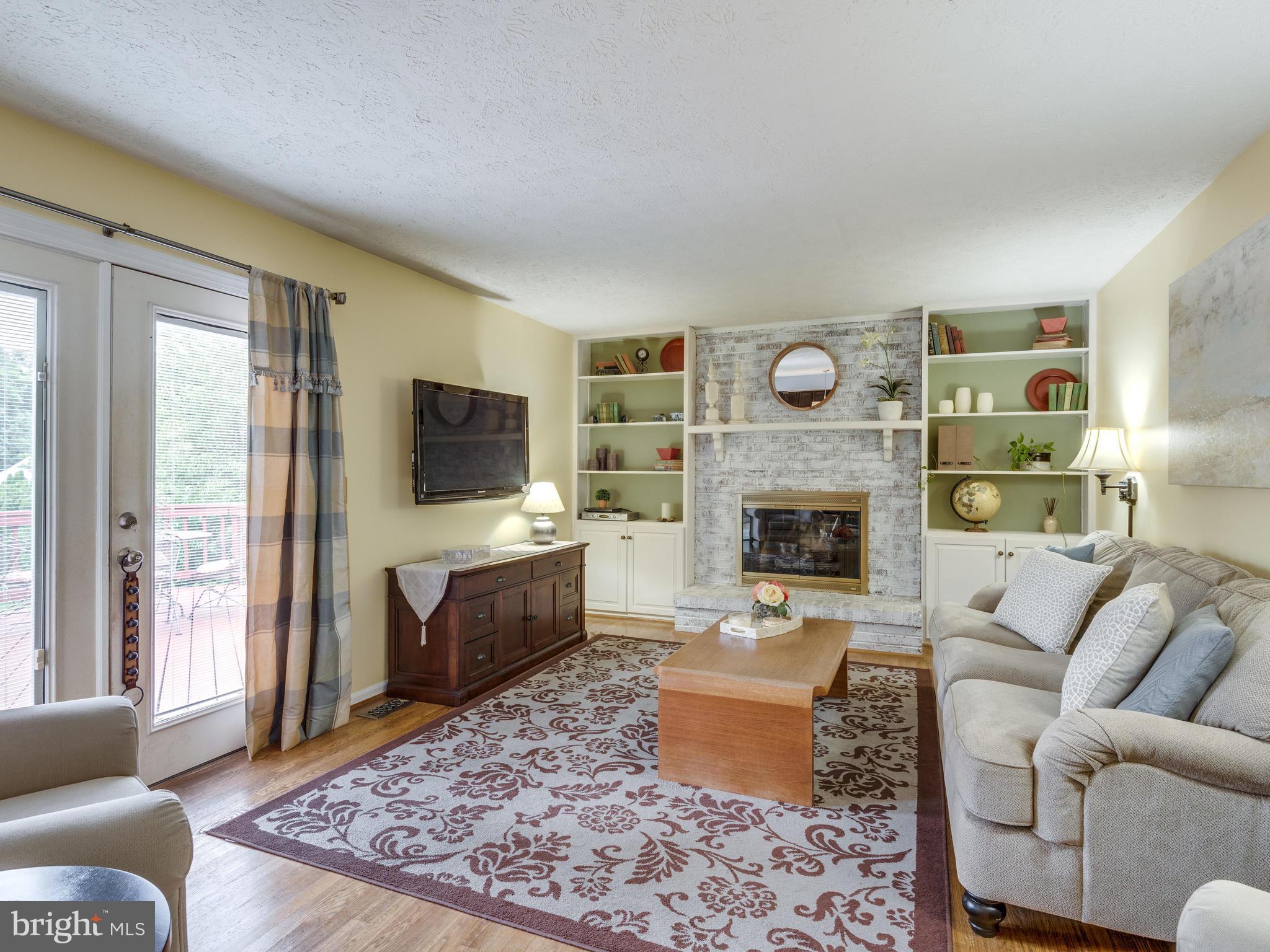1940 Beech Road Sterling, VA 20164 - Photo 9 of 22 Living Room
