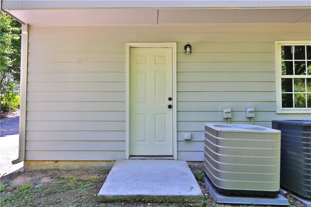 353 Fall View Court Winder, GA 30680 - Photo 9 of 61 a bathroom with a sink and a bathtub