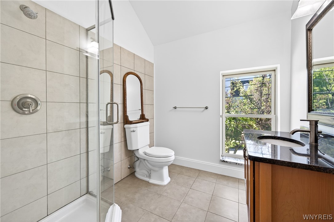 120 Johnson Park Buffalo, NY 14201 - Photo 24 of 35 Full Bathroom - Back Apartment