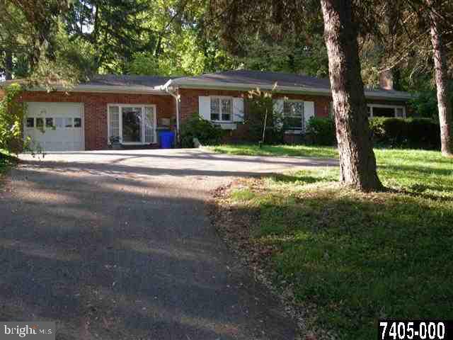 224 Country Club Road York, PA 17403 - Photo 1 of 17 Gallery Image 1