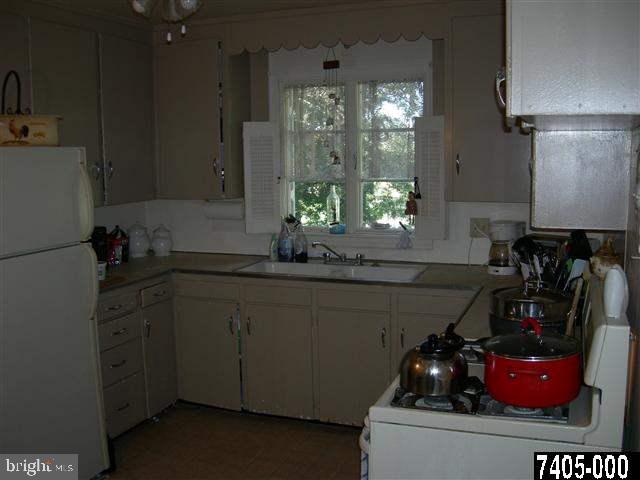 224 Country Club Road York, PA 17403 - Photo 11 of 17 Gallery Image 11