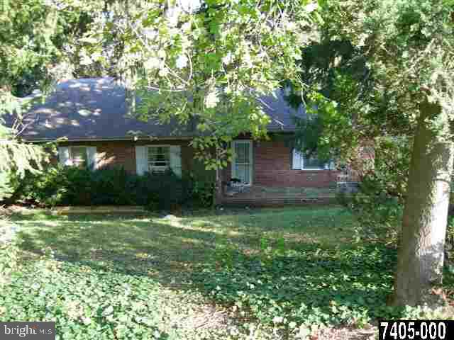 224 Country Club Road York, PA 17403 - Photo 2 of 17 Gallery Image 2