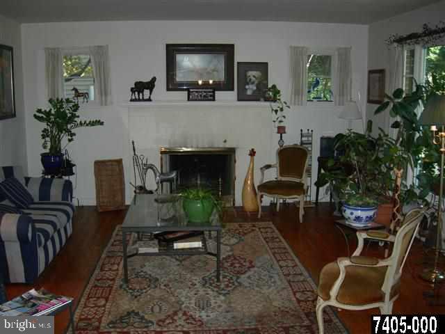 224 Country Club Road York, PA 17403 - Photo 3 of 17 Gallery Image 3