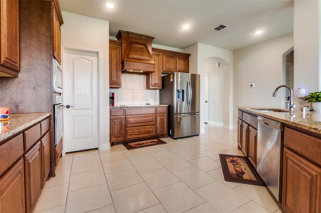 3822 Myrtle Way Kaufman, TX 75142 - Photo 12 of 39 a kitchen with stainless steel appliances a refrigerator and a stove