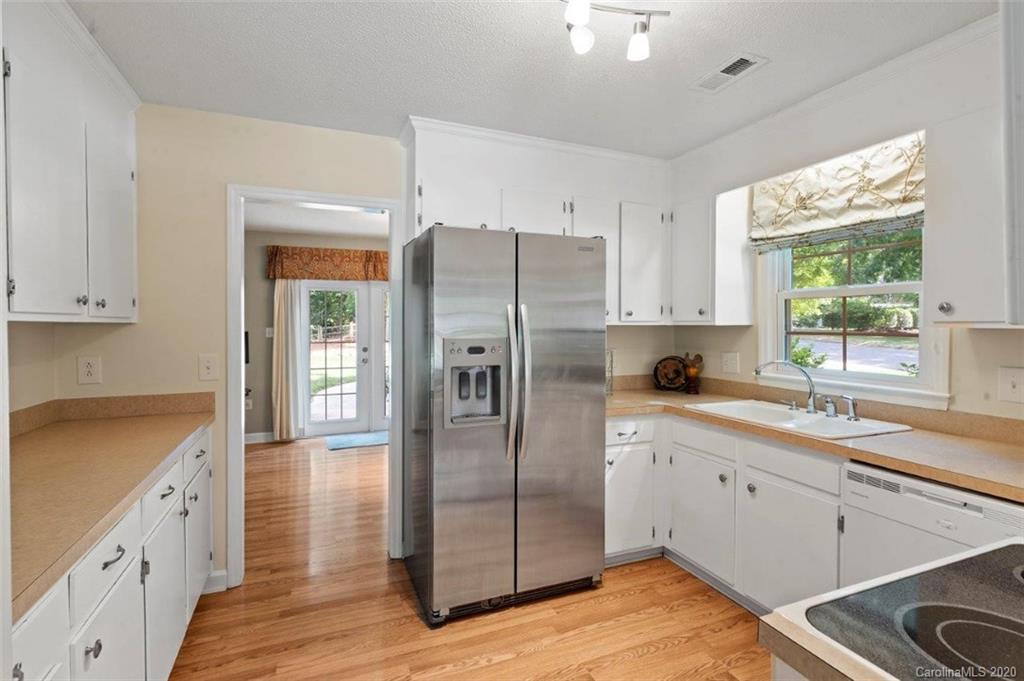 9721 Watergate Road Charlotte, NC 28270 - Photo 12 of 32 Gallery Image 12