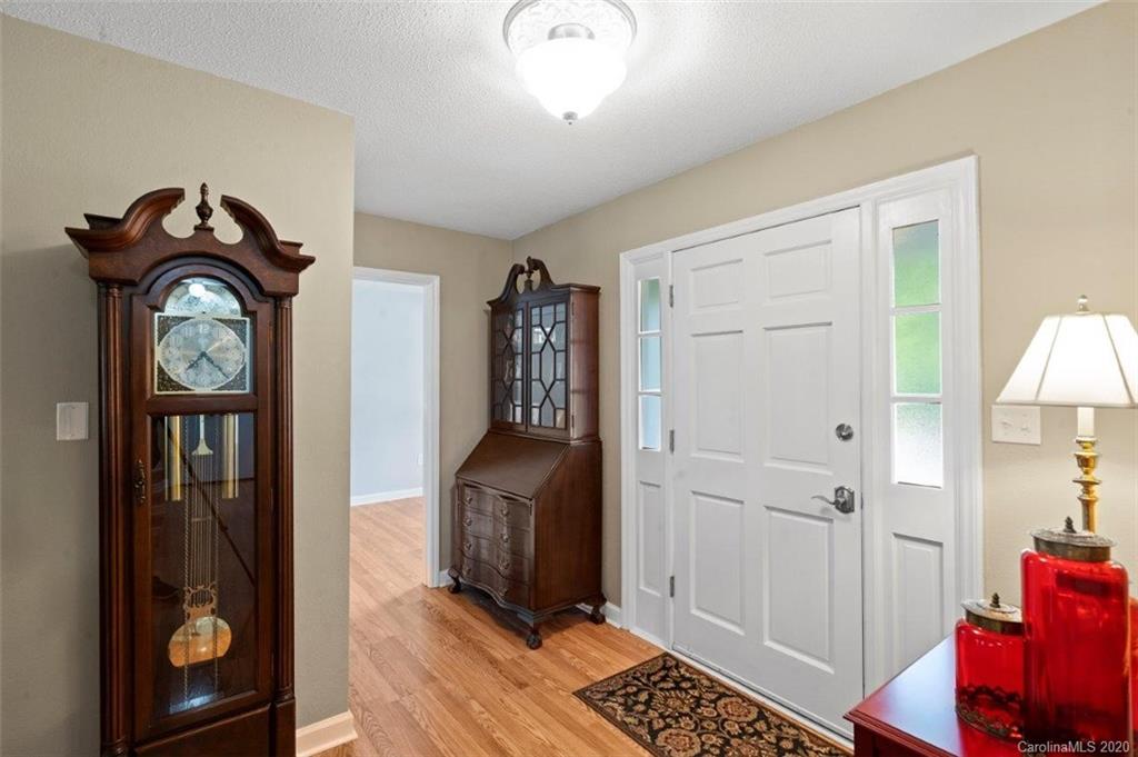 9721 Watergate Road Charlotte, NC 28270 - Photo 3 of 32 Gallery Image 3