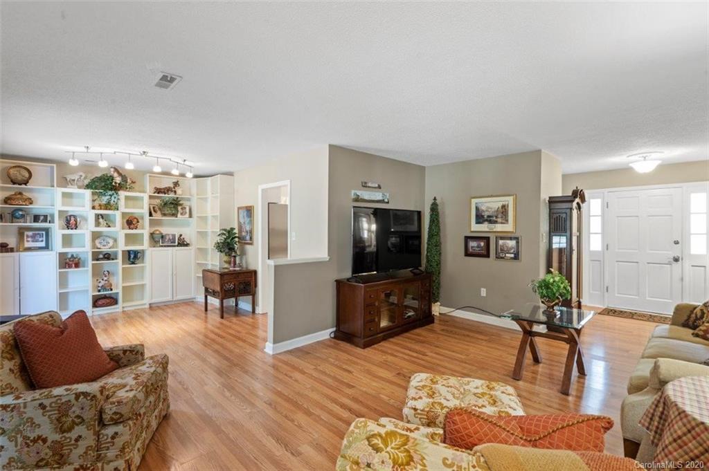9721 Watergate Road Charlotte, NC 28270 - Photo 5 of 32 Gallery Image 5