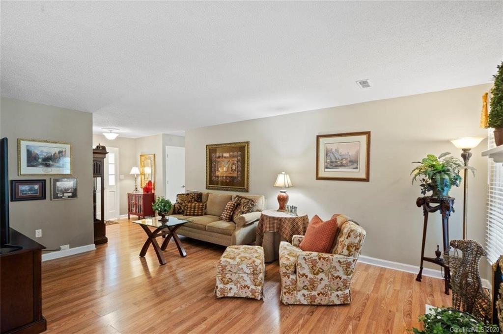 9721 Watergate Road Charlotte, NC 28270 - Photo 6 of 32 Gallery Image 6