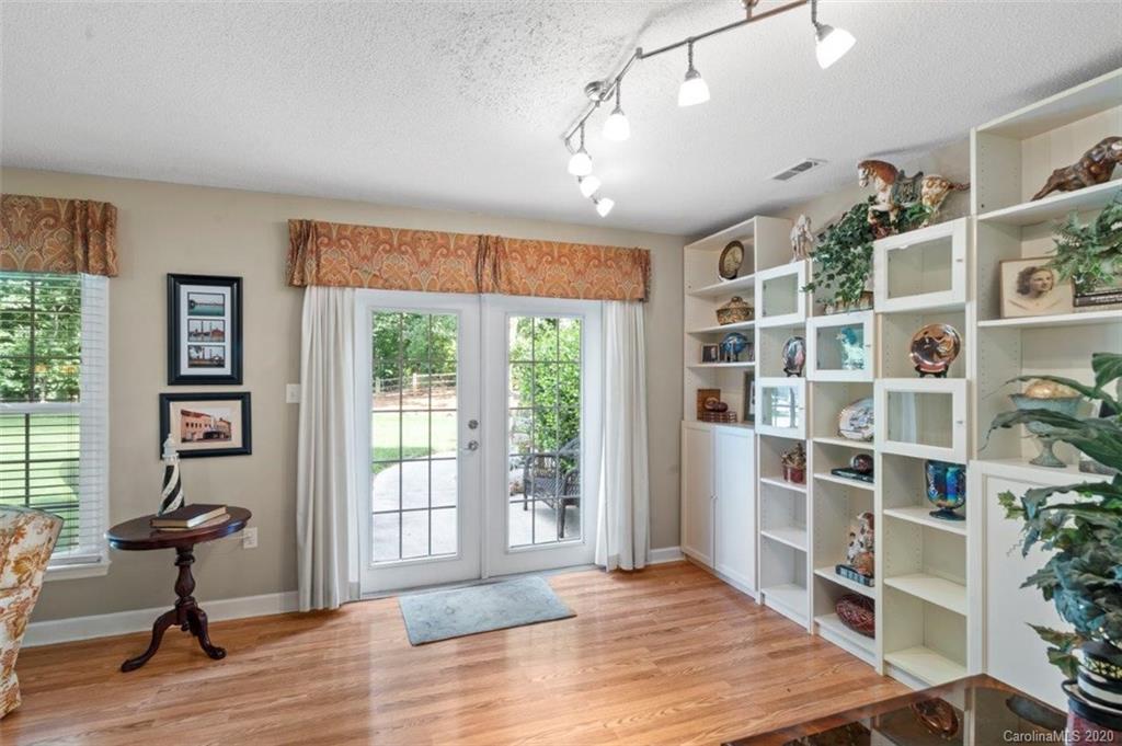 9721 Watergate Road Charlotte, NC 28270 - Photo 9 of 32 Gallery Image 9