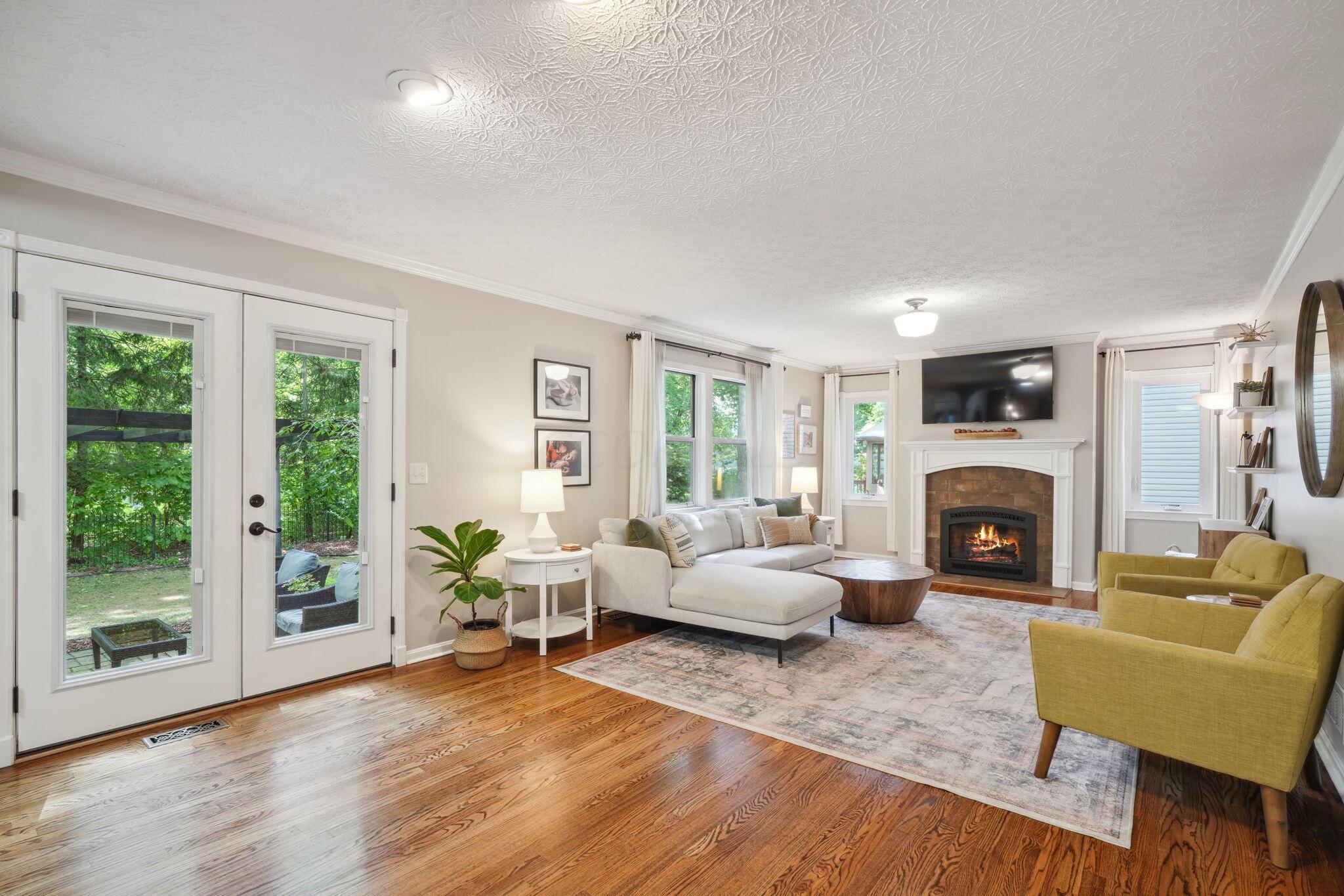 822 Lindenhaven Road Columbus, OH 43230 - Photo 23 of 58 Living Room