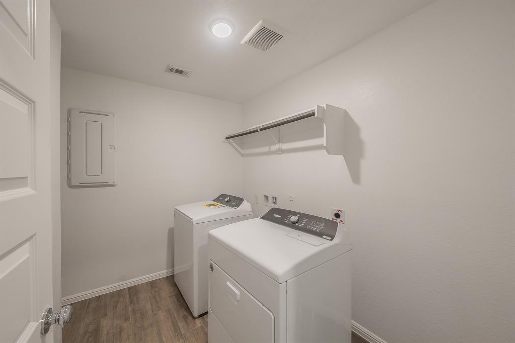 2727 Rambling Road Celina, TX 75009 - Photo 14 of 40 a utility room with dryer and washer