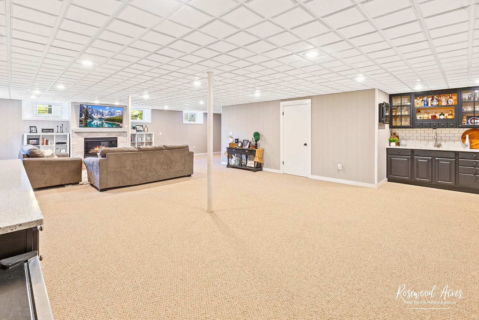 2650 Mooregate Turn Kankakee, IL 60901 - Photo 29 of 51 a living room with furniture and kitchen view