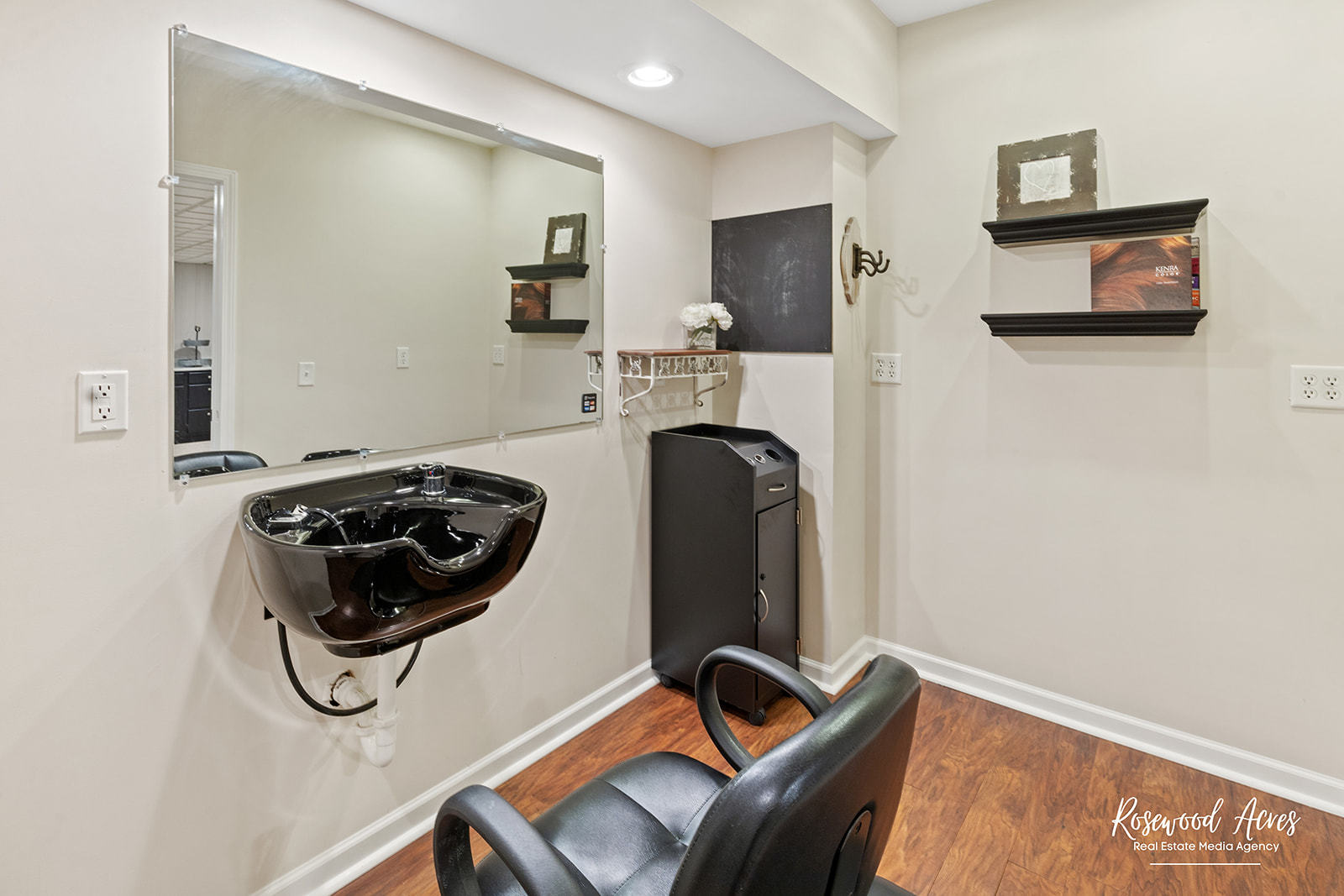 2650 Mooregate Turn Kankakee, IL 60901 - Photo 38 of 51 a bathroom with a toilet and a mirror