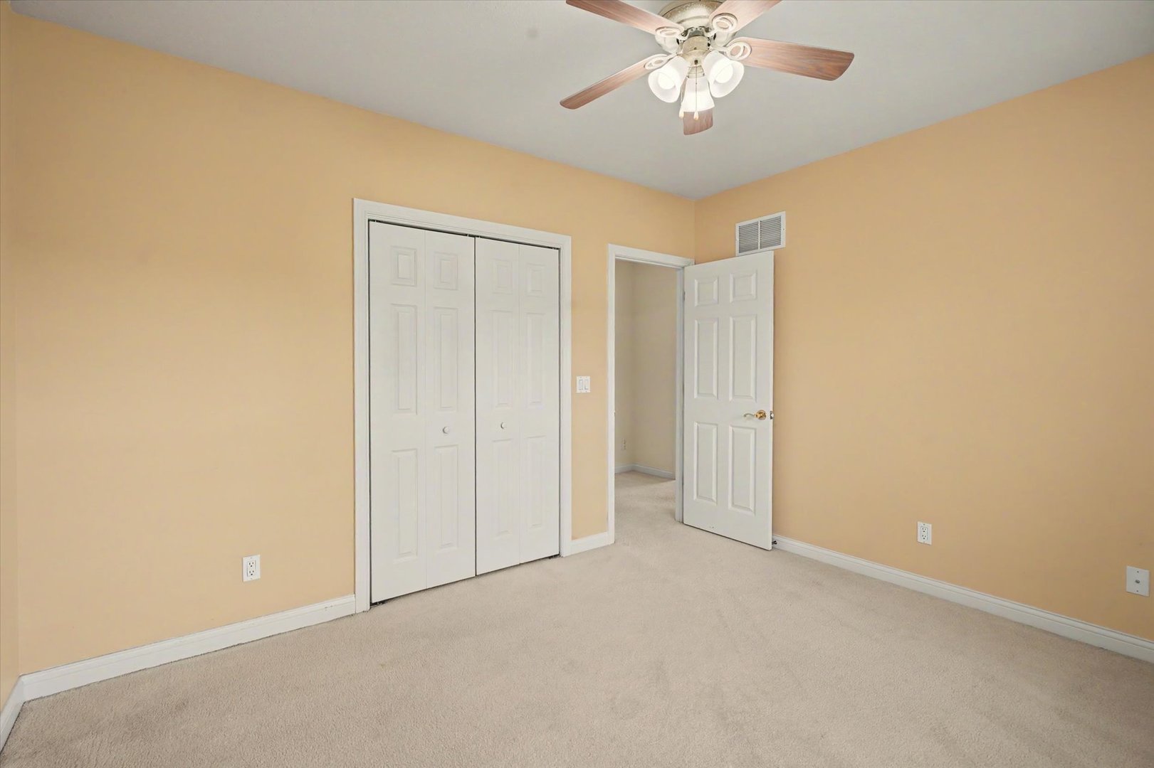2910 Rutherford Drive Urbana, IL 61802 - Photo 28 of 62 an empty room with a ceiling fan and a window