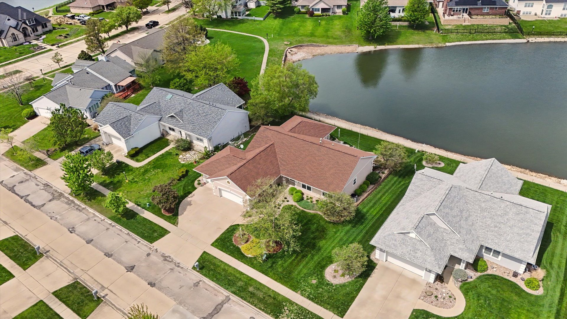 2910 Rutherford Drive Urbana, IL 61802 - Photo 48 of 62 an aerial view of a house with a garden and lake view