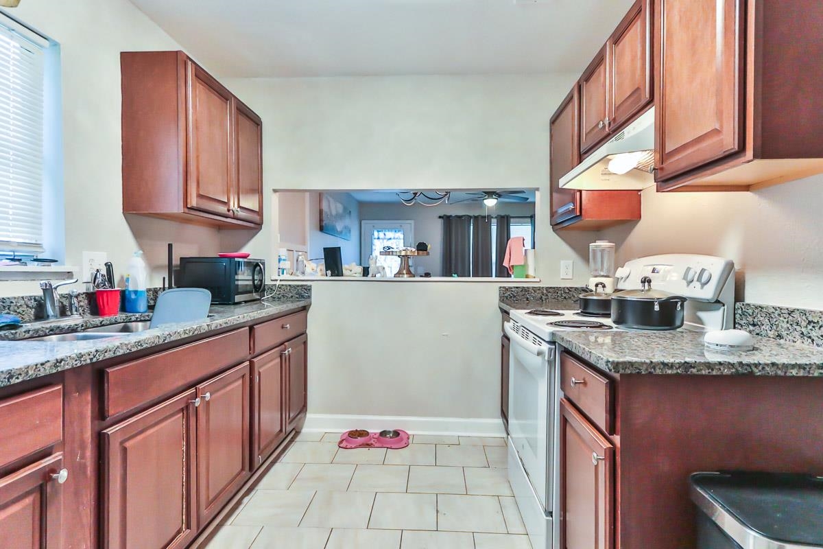 205 Plantation Road Myrtle Beach, SC 29588 - Photo 19 of 35 Kitchen featuring electric range oven, a wealth of