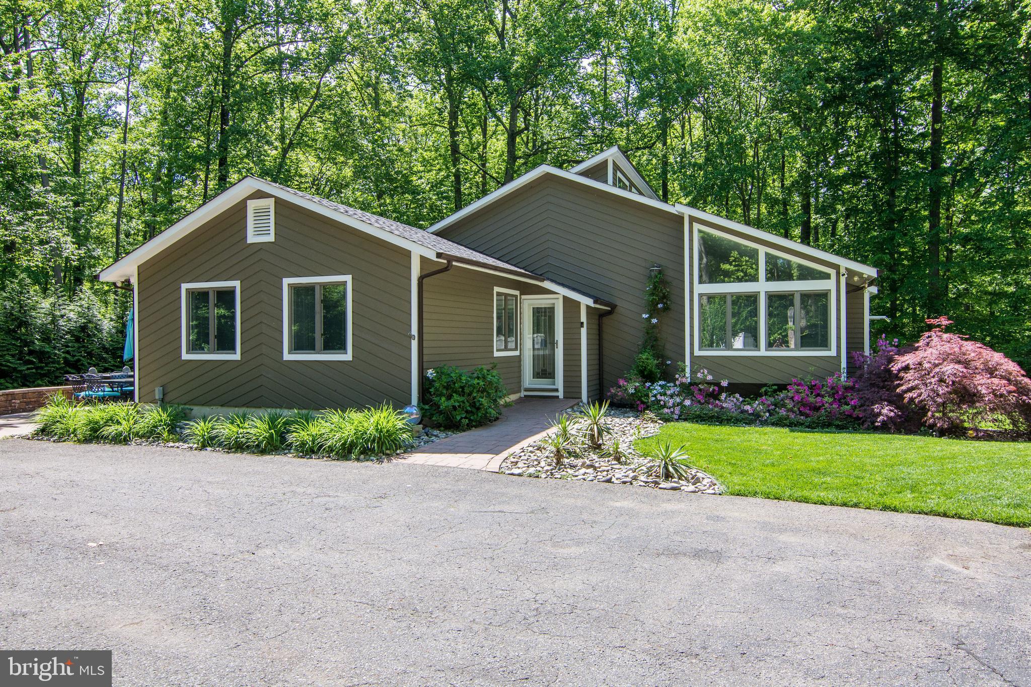 130 Claiborne Road Edgewater, MD 21037 - Photo 2 of 40 Main Entrance View