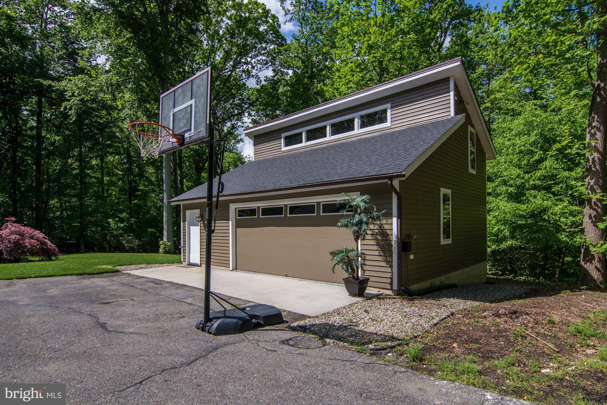 130 Claiborne Road Edgewater, MD 21037 - Photo 12 of 40 Oversized 2-Car Garage w/ Upper Level Loft /Studio