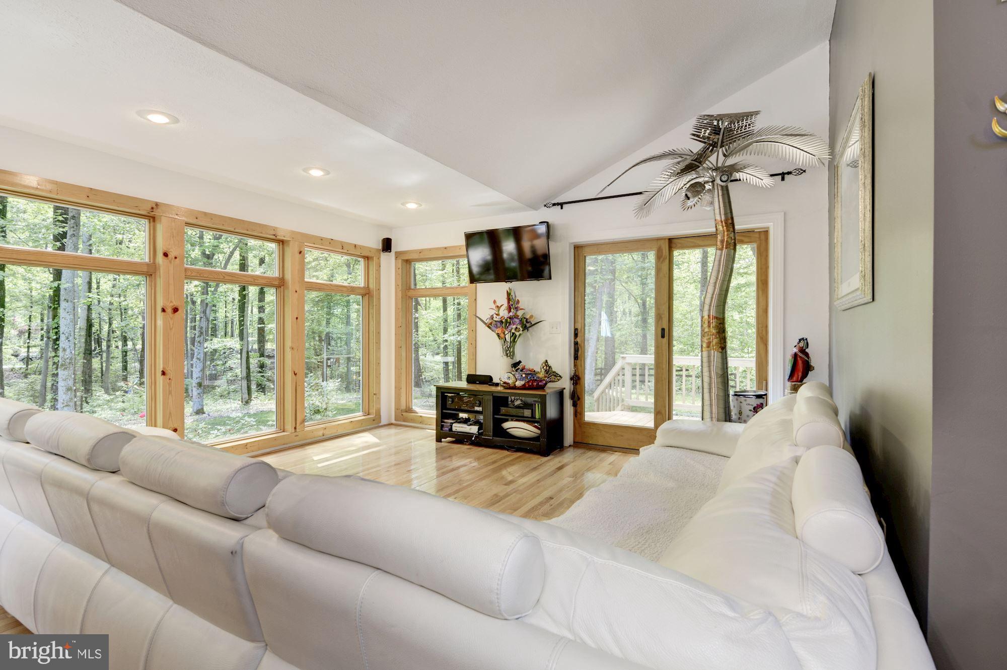 130 Claiborne Road Edgewater, MD 21037 - Photo 22 of 40 Living Room w/ Vaulted Ceilings