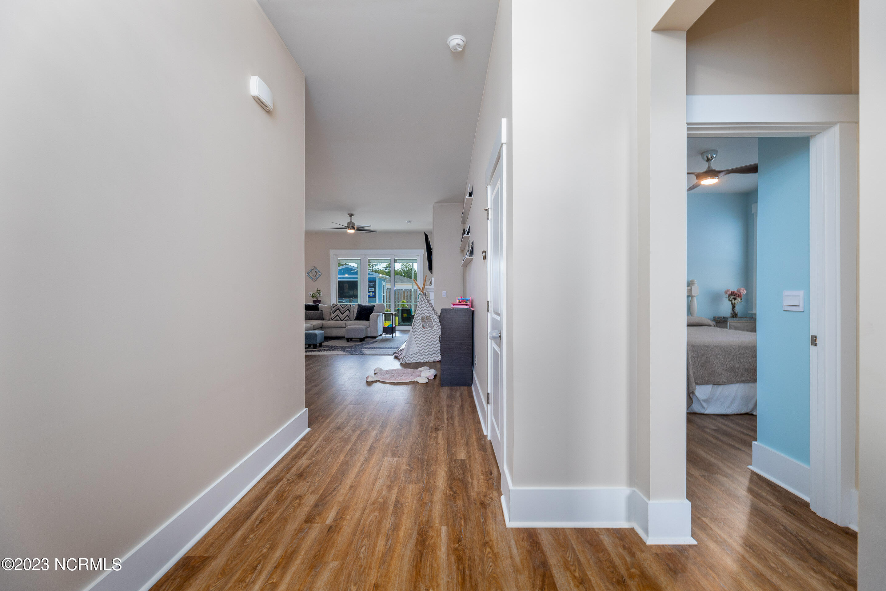 416 Edgewater Way Surf City, NC 28445 - Photo 5 of 35 Foyer
