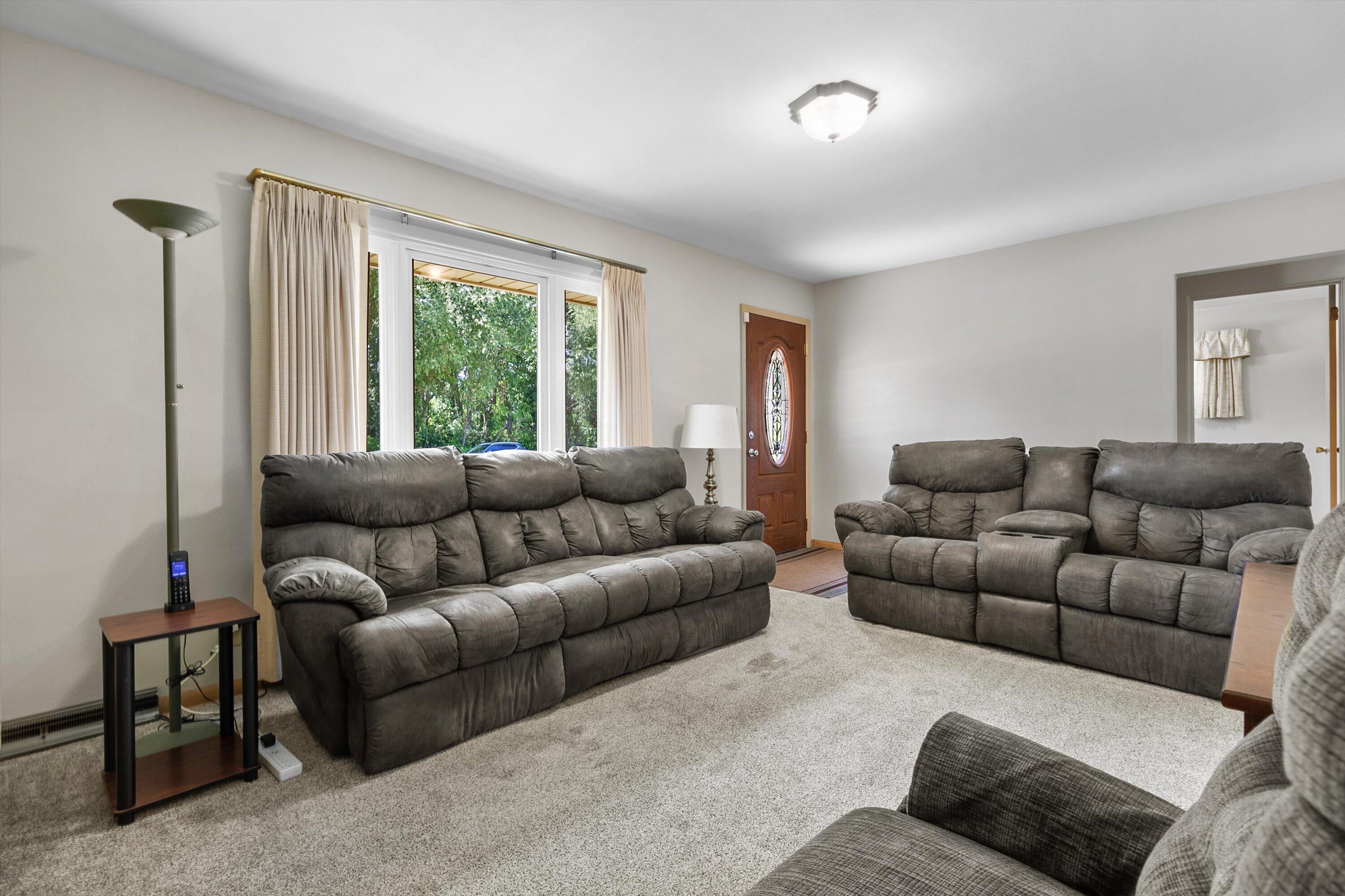 3801 Charles Street Racine, WI 53402 - Photo 4 of 28 09-E6A9305