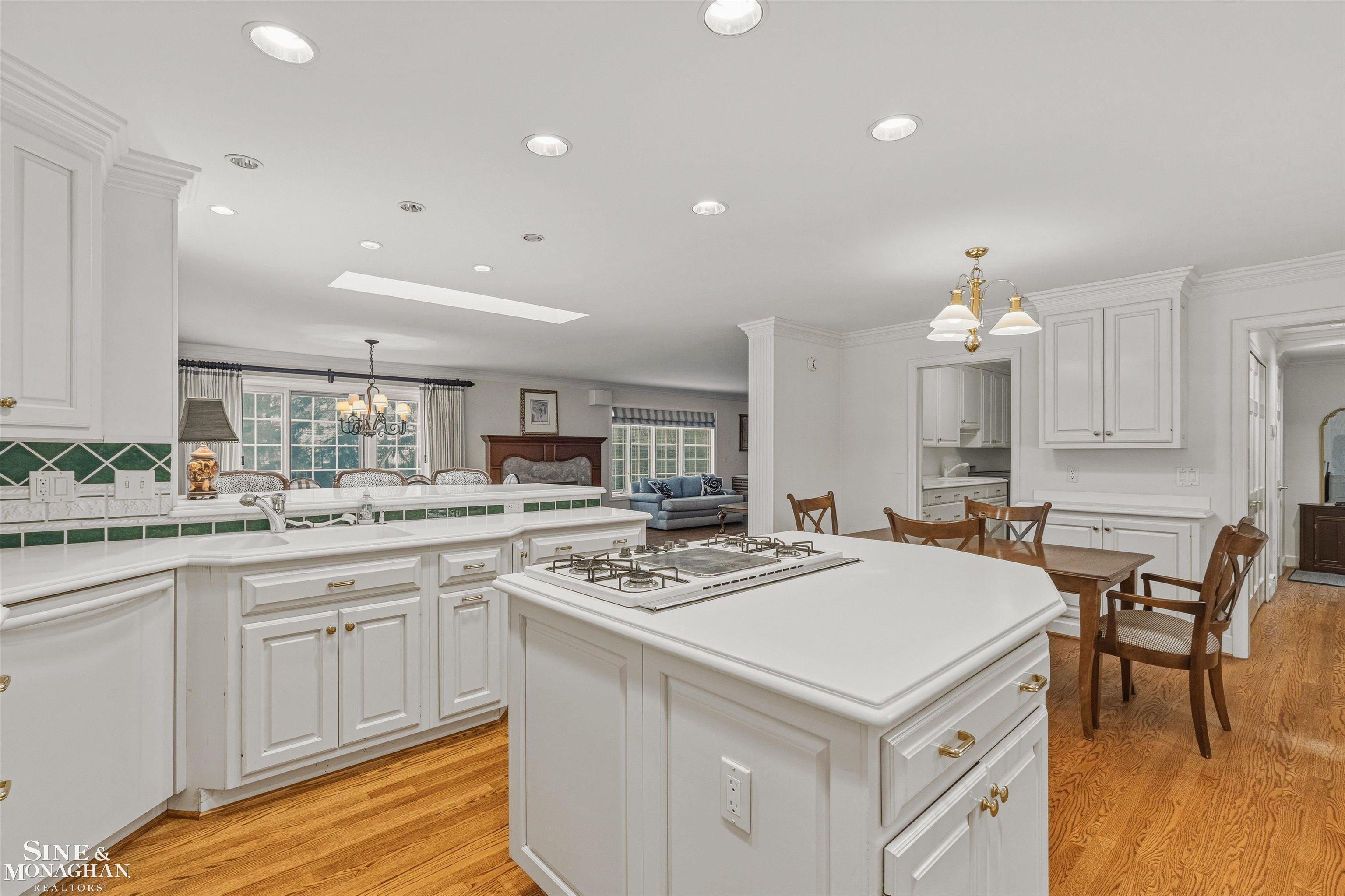 551 Renaud Road Grosse Pointe, MI 48236 - Photo 14 of 61 50200229-4a2ffb0c-d140-45ce-9ece-574f05be24cb.JPG