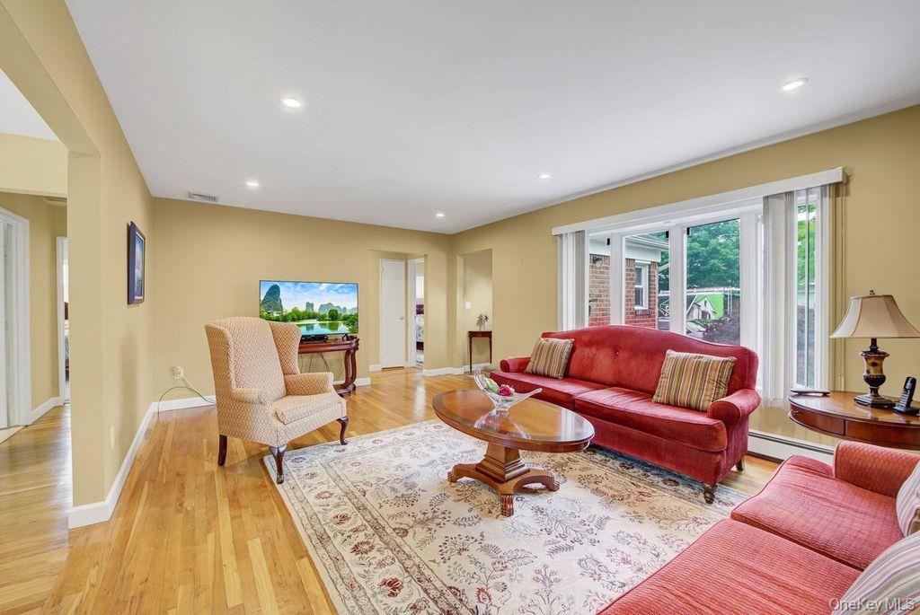 1662 Sherbourne Road Valley Stream, NY 11580 - Photo 6 of 27