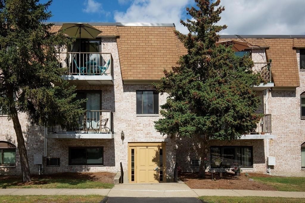 30 High Street, Unit 101 Dedham, MA 02026 - Photo 34 of 36 a front view of a house with yard