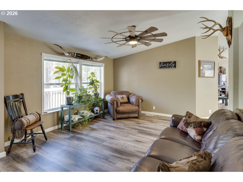 17575 Sutter Street La Pine, OR 97739 - Photo 3 of 38