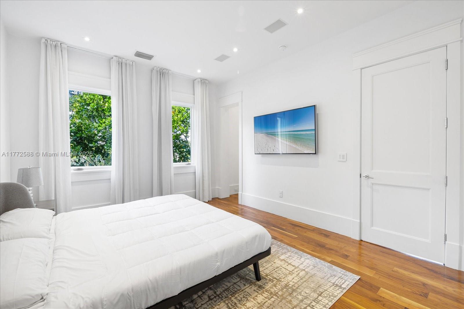 4340 North Bay Road Miami Beach, FL 33140 - Photo 45 of 61