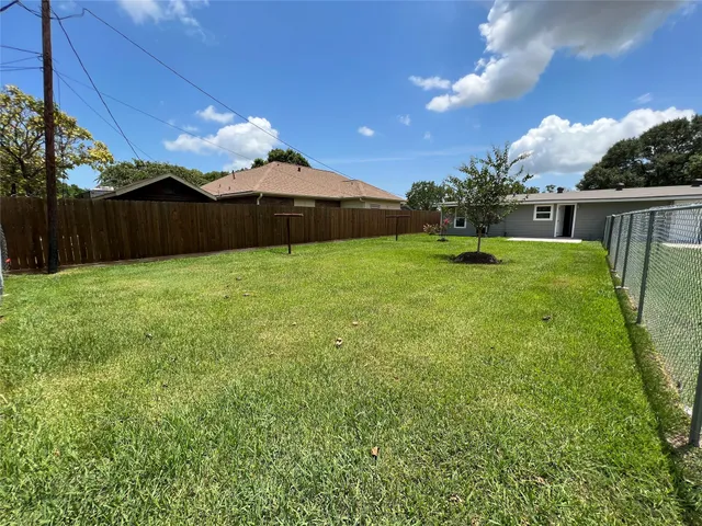 $1,400 | 2110 14th Avenue North, Texas City, TX 77590