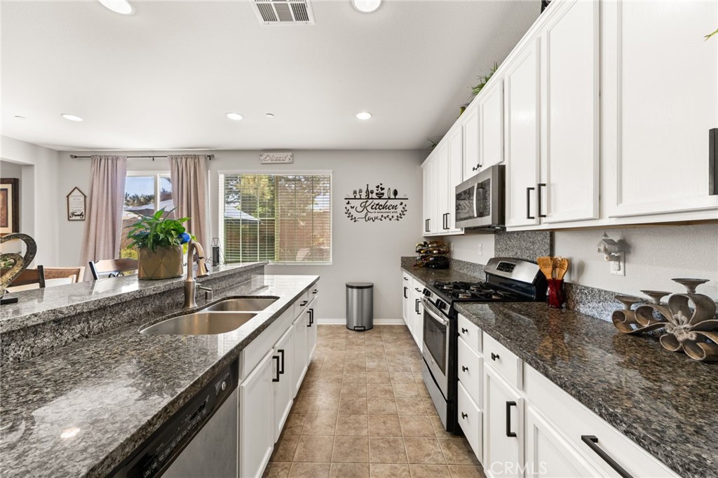 3731 Obsidian Road San Bernardino, CA 92407 - Photo 13 of 41