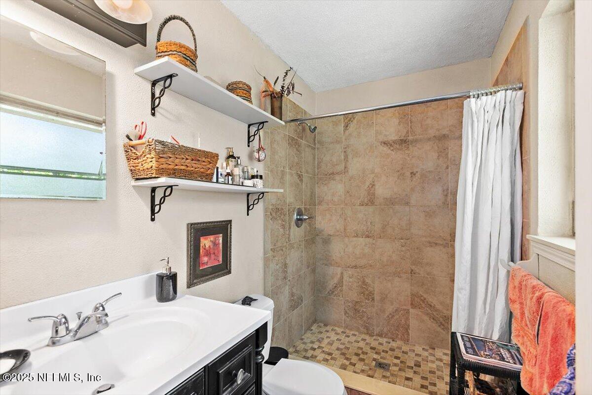 10548 Hemming Road Jacksonville, FL 32225 - Photo 8 of 12 Primary Bathroom