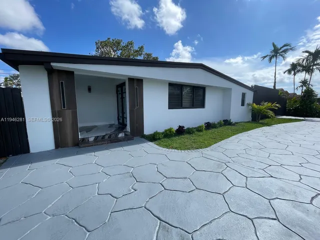 a entryway view with a garden space