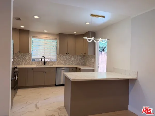 $5,900 | 14843 Morrison Street, Sherman Oaks, CA 91403