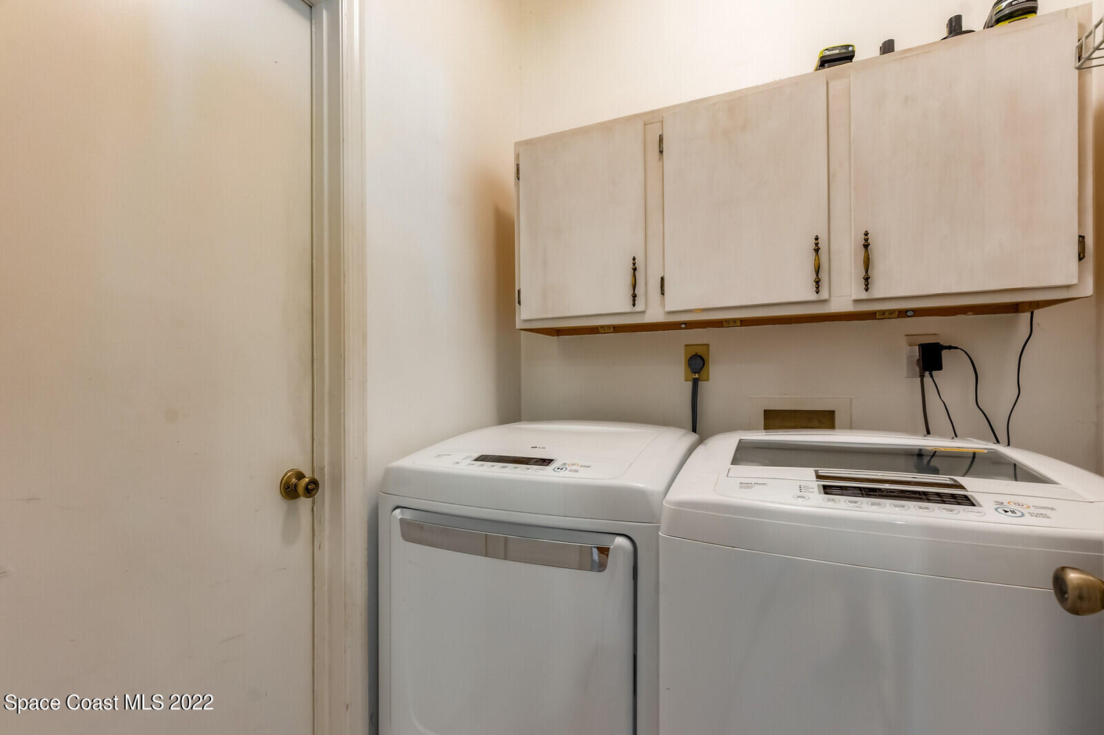 1936 Blue Ridge Avenue Melbourne, FL 32935 - Photo 35 of 35 a utility room with dryer and washer