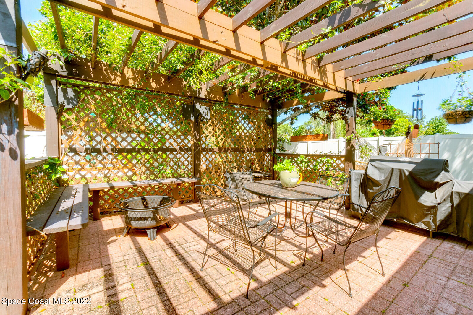 1936 Blue Ridge Avenue Melbourne, FL 32935 - Photo 7 of 35 a view of a chairs and table in patio