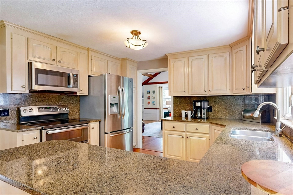27 Cheney Pond Road Medfield, MA 02052 - Photo 6 of 37 Gallery Image 6
