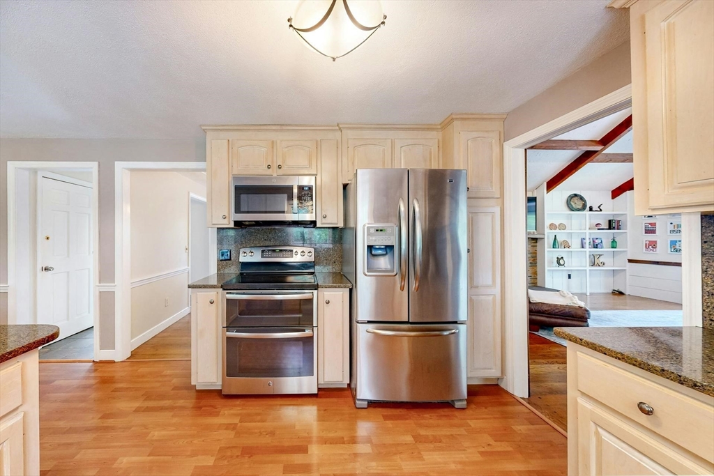 27 Cheney Pond Road Medfield, MA 02052 - Photo 7 of 37 Gallery Image 7