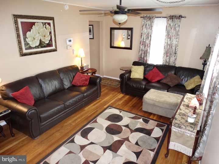 14 Benton Road Hamilton, NJ 08610 - Photo 3 of 18 Living Room