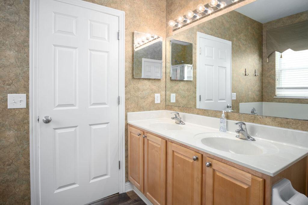 6051 Hayden Farms Road Dublin, OH 43016 - Photo 12 of 34 Master Bath Double Vanity