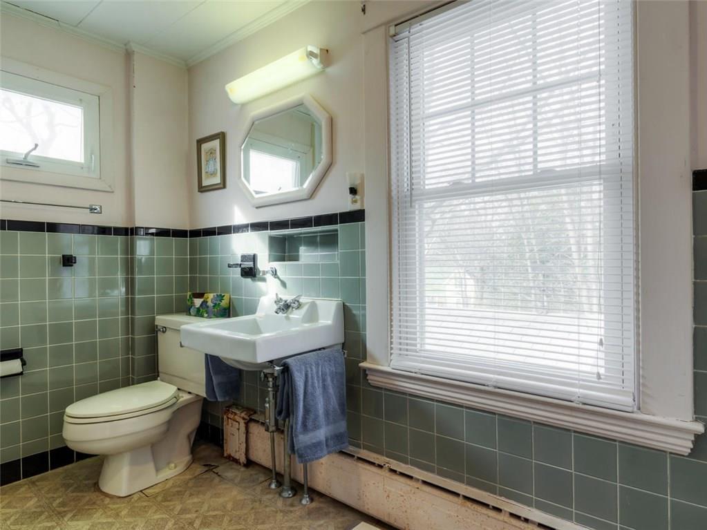 255 Mitchell Road Cape Elizabeth, ME 04107 - Photo 30 of 35 2nd floor bathroom with bathtub.