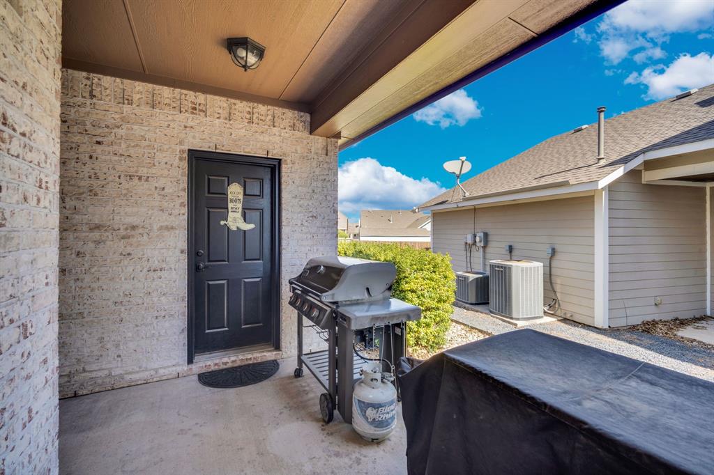409 George Hopper Road Midlothian, TX 76065 - Photo 25 of 26 a workspace with furniture