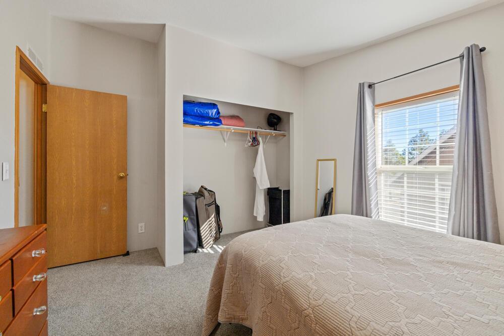 17550 South Poe Valley Road Klamath Falls, OR 97603 - Photo 30 of 59 a bedroom with a bed and a window